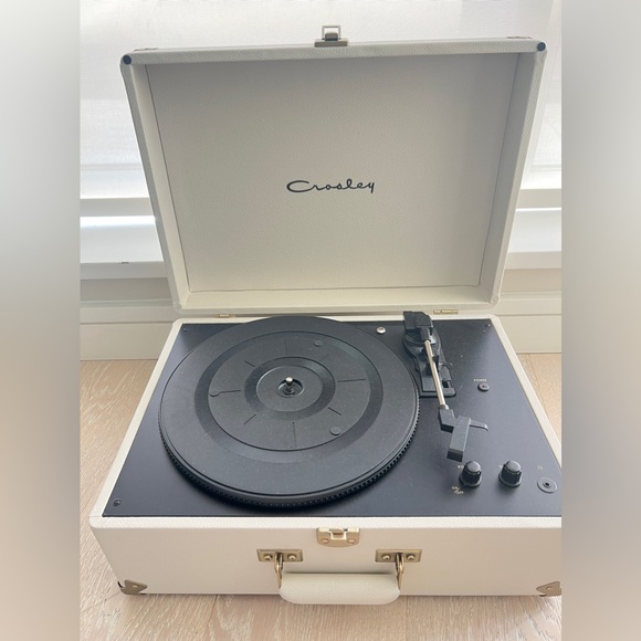 Crosley Record Player! - Picture 2 of 4